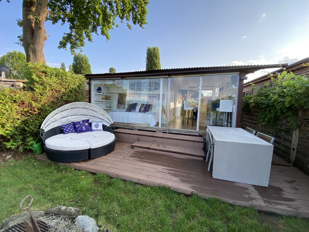Outdoor Tisch und Sofa